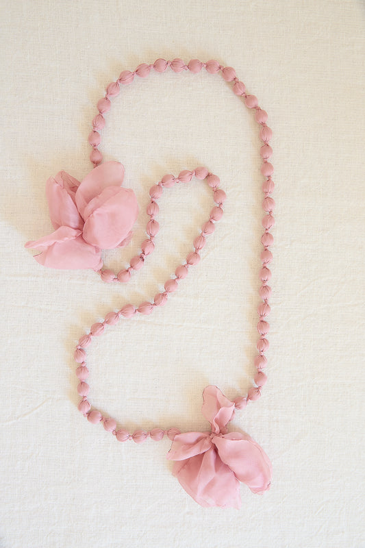 COLLAR ROSA ENCANTADA