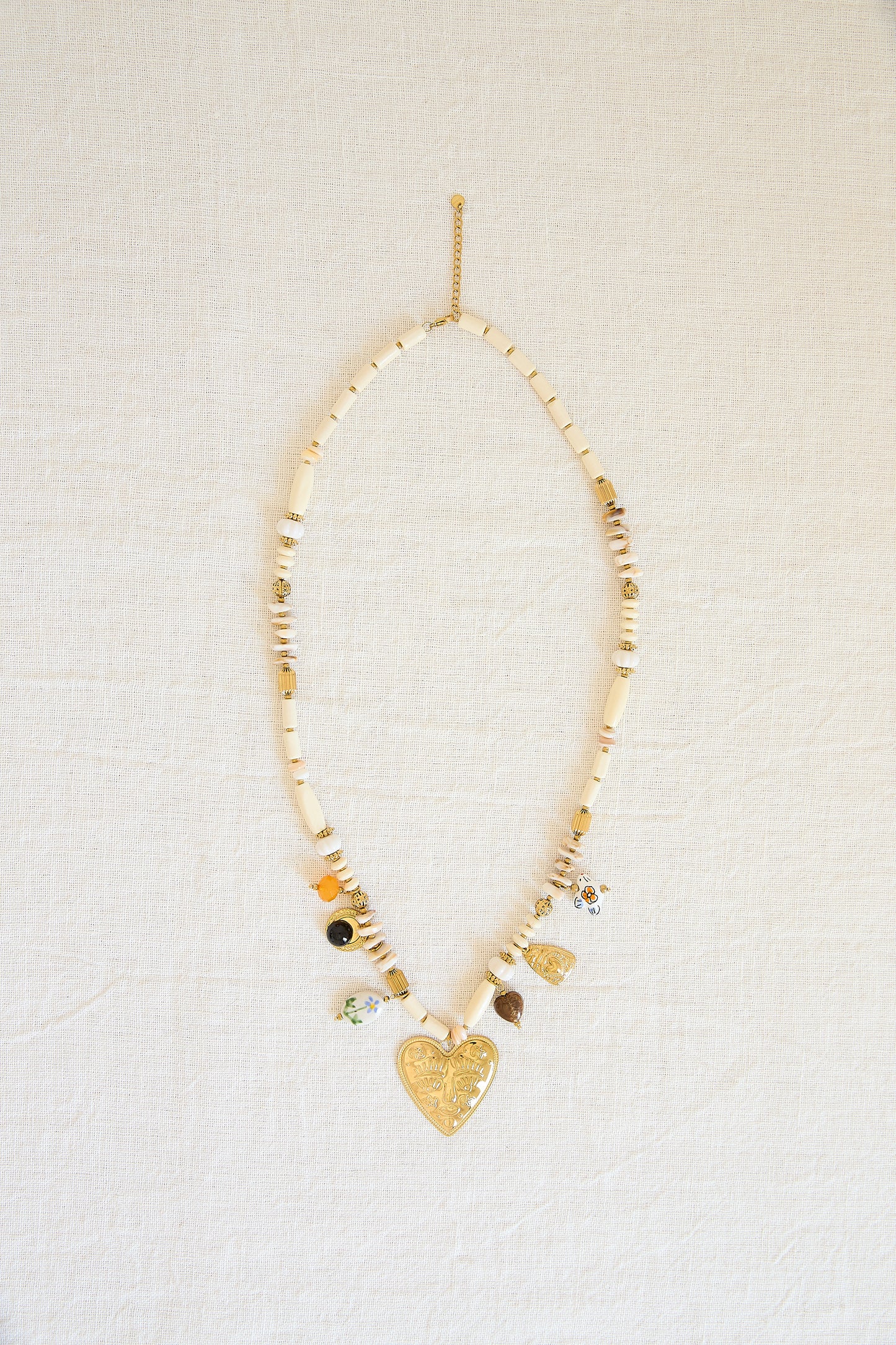 COLLAR CORAZÓN MARFIL